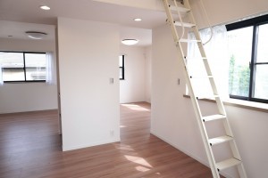 越谷市東越谷、中古一戸建ての居間画像です