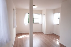 越谷市東越谷、中古一戸建ての居間画像です