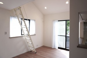 越谷市東越谷、中古一戸建ての居間画像です