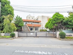 越谷市東越谷、中古一戸建ての小学校画像です