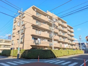 草加市瀬崎、マンションの外観画像です