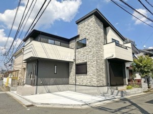 草加市花栗、新築一戸建ての外観画像です