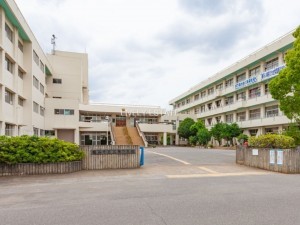 越谷市大字船渡、新築一戸建ての中学校画像です