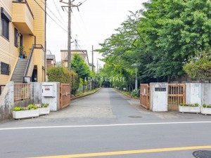 草加市青柳、新築一戸建ての中学校画像です