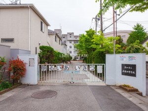 草加市谷塚上町、新築一戸建ての中学校画像です