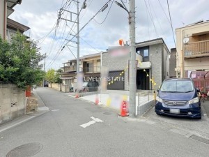 草加市谷塚町、新築一戸建ての前面道路を含む現地写真画像です