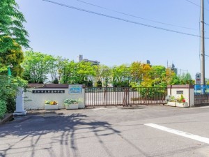 草加市花栗、マンションの中学校画像です
