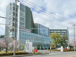 草加市花栗、マンションの病院画像です