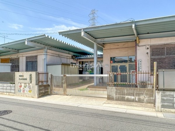 草加市花栗、マンションの幼稚園・保育園画像です