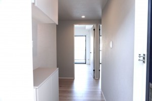 越谷市蒲生南町、マンションの画像です