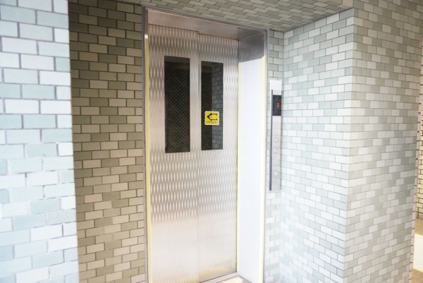 越谷市蒲生南町、マンションの画像です