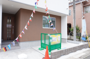 越谷市蒲生東町、新築一戸建ての駐車場画像です