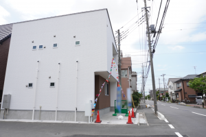 越谷市蒲生東町、新築一戸建ての前面道路を含む現地写真画像です
