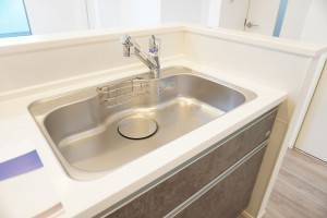 越谷市蒲生東町、新築一戸建てのキッチン画像です