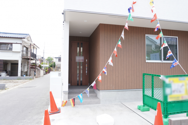 越谷市蒲生東町、新築一戸建ての玄関画像です