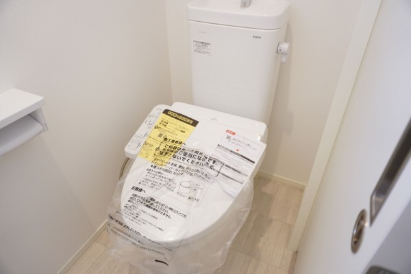 越谷市蒲生東町、新築一戸建てのトイレ画像です
