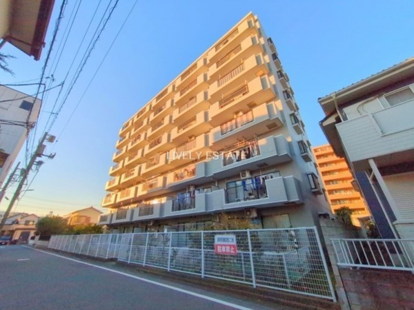 草加市瀬崎、マンションの外観画像です