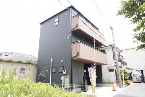 草加市八幡町、新築一戸建ての外観画像です