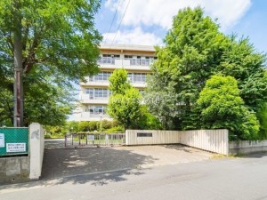 越谷市東大沢、新築一戸建ての中学校画像です