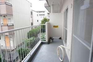 草加市栄町、マンションのバルコニー画像です