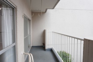 草加市栄町、マンションのバルコニー画像です