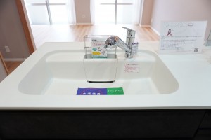 草加市栄町、マンションのキッチン画像です