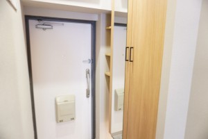 草加市栄町、マンションの玄関画像です