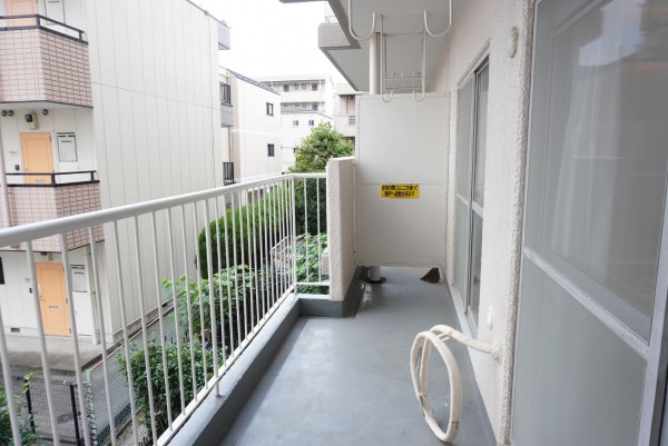 草加市栄町、マンションのバルコニー画像です