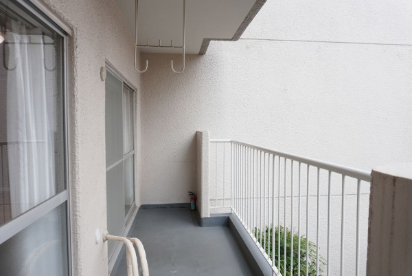 草加市栄町、マンションのバルコニー画像です