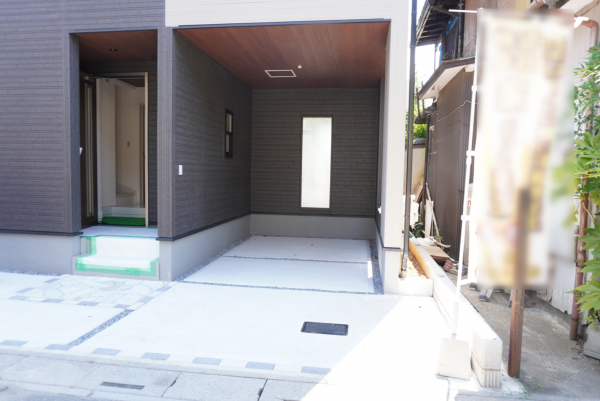 草加市柳島町、新築一戸建ての駐車場画像です
