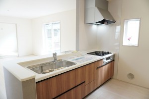 越谷市弥栄町、新築一戸建てのキッチン画像です