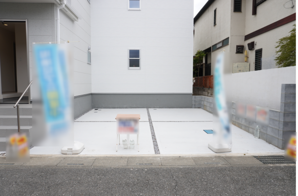 越谷市弥栄町、新築一戸建ての駐車場画像です