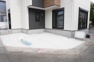 越谷市大字大竹、新築一戸建ての駐車場画像です