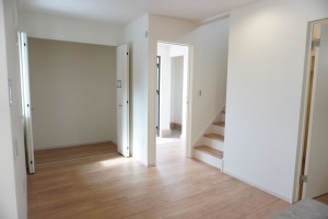 越谷市大字大竹、新築一戸建ての居間画像です