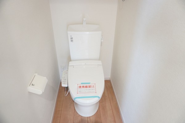 越谷市大字大竹、新築一戸建てのトイレ画像です