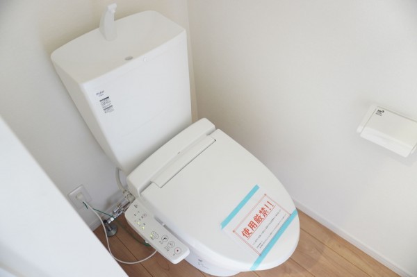 越谷市大字大竹、新築一戸建てのトイレ画像です