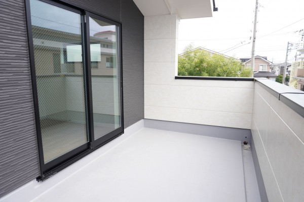 越谷市大字大竹、新築一戸建てのバルコニー画像です