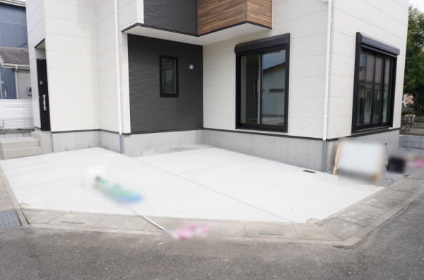 越谷市大字大竹、新築一戸建ての駐車場画像です