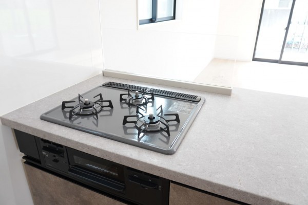 越谷市大字大竹、新築一戸建てのキッチン画像です