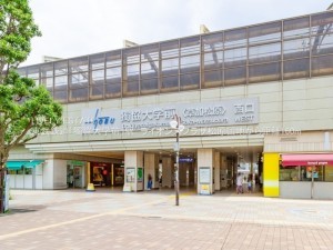 草加市栄町、マンションの駅画像です