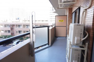 草加市栄町、マンションのバルコニー画像です