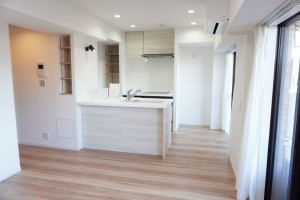 草加市栄町、マンションのキッチン画像です