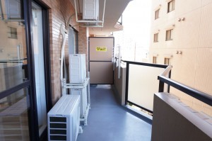 草加市栄町、マンションのバルコニー画像です