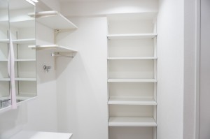 草加市栄町、マンションの洗面画像です