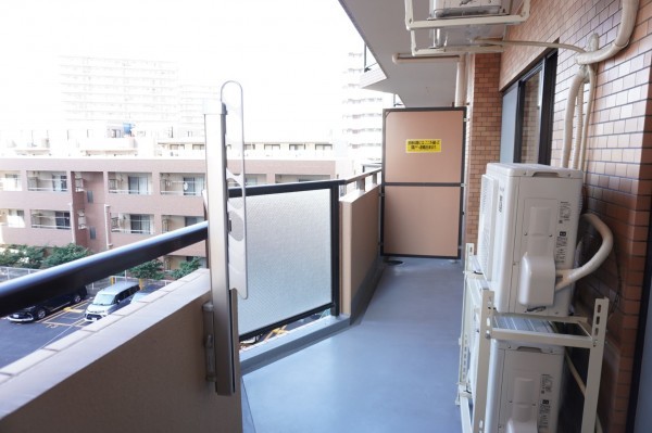 草加市栄町、マンションのバルコニー画像です