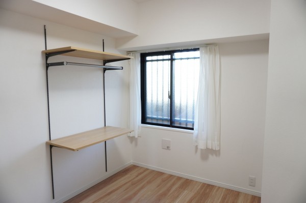 草加市栄町、マンションの寝室画像です