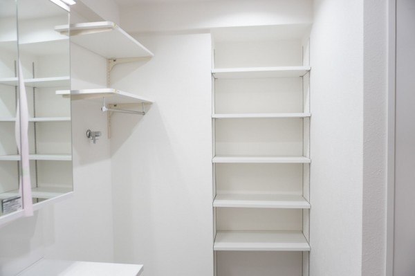 草加市栄町、マンションの洗面画像です