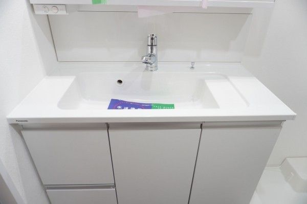 草加市栄町、マンションの洗面画像です