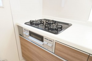 越谷市大沢、新築一戸建てのキッチン画像です