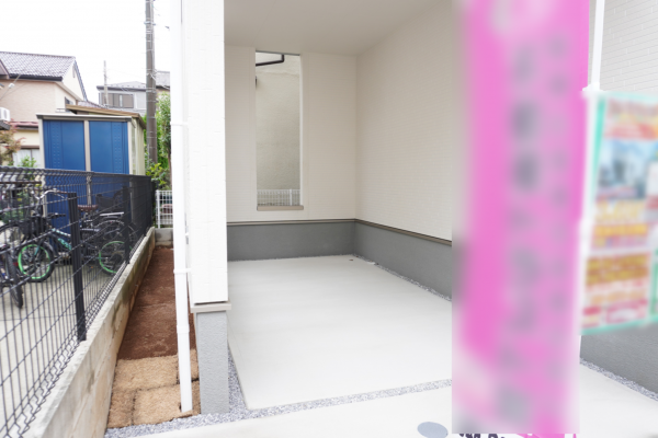 越谷市大沢、新築一戸建ての駐車場画像です